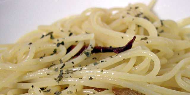 Spaghetti with Garlic, Oil and Pepper