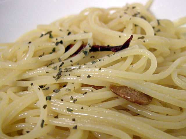 Spaghetti with Garlic, Oil and Pepper